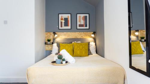 Everton Casa | Heyes House - Air Host & Stay - Free parking - Contractor Friendly