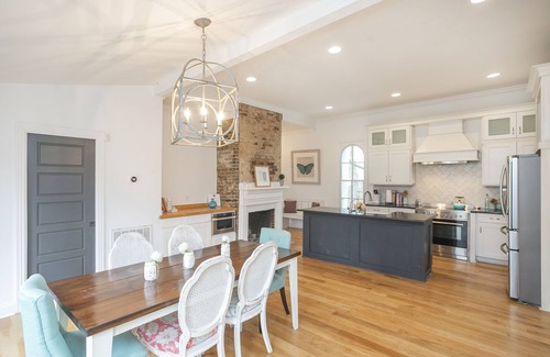 Antioch Otro | HGTV Renovated Farmhouse Retreat