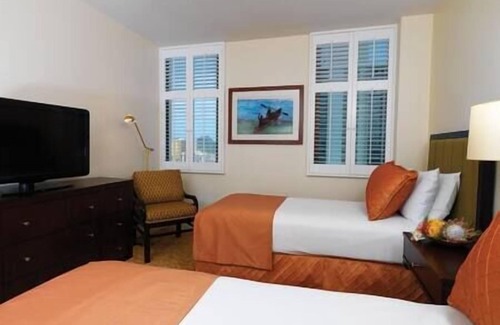 Waikiki Complejo | HGVC Hawaii Village, Beachfront Resort, Hot Tub, Pool