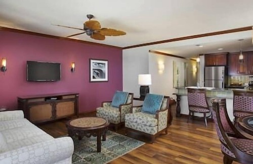 Waikiki Complejo | HGVC Waikikian, Beachfront Resort, Pool, Hot Tub