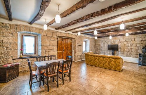 Kircija Villa | HH Šterna