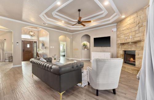 Killeen Casa | HH 7BD Home Family Group Friendly Parking for 9 - Professionally Managed By Stay Albatross
