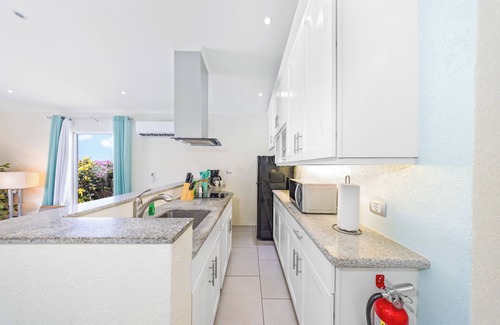 Boegoeroei Apartamento | HH1-SLEEPS 4, PRIVATE UNIT, WIFI, INFINITY POOL, BBQ, HOT TUB, AMAZING VIEWS
