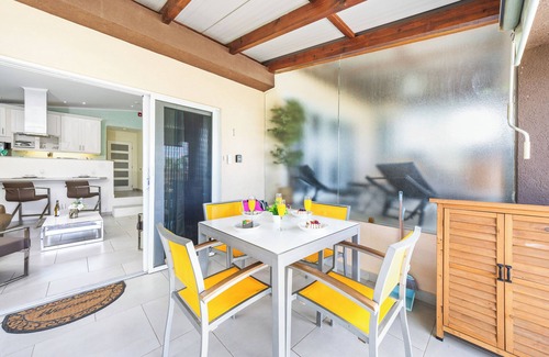 Boegoeroei Apartamento | HH1-SLEEPS 4, PRIVATE UNIT, WIFI, INFINITY POOL, BBQ, HOT TUB, AMAZING VIEWS
