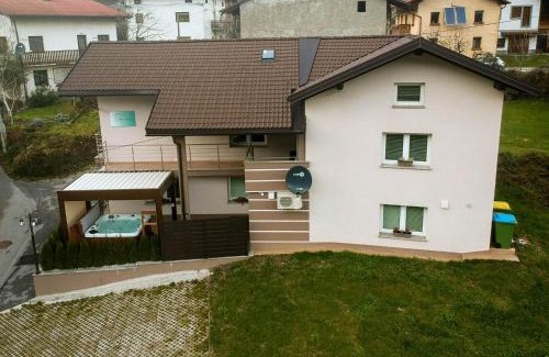 Kamno Casa | Hiša Bohinc z wellnessom