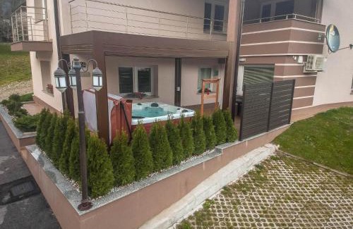 Kamno Casa | Hiša Bohinc z wellnessom