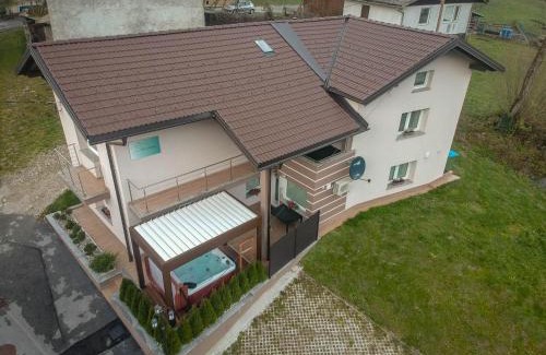 Kamno Casa | Hiša Bohinc z wellnessom