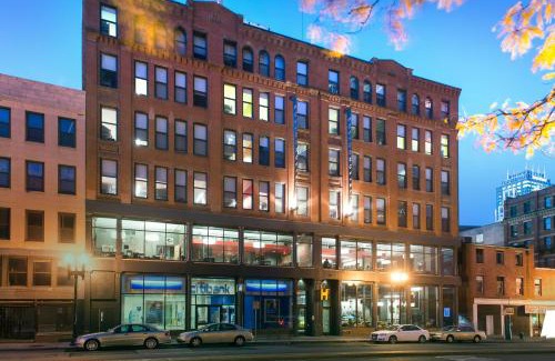 Theatre District Hostal | HI Boston Hostel