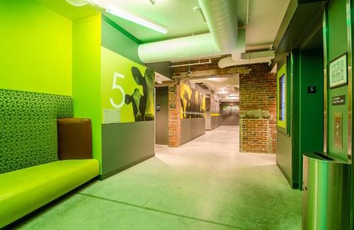 Theatre District Hostal | HI Boston Hostel