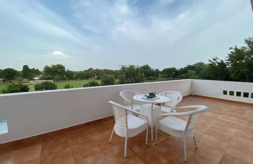 Gurugram Villa | Hi5 Stays Farm Gurgaon w/Huge Pool/PetLoving/Party