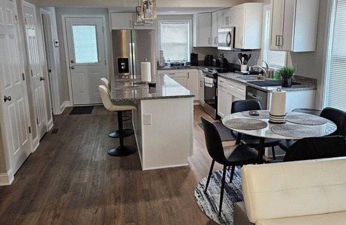 Mount Airy Casa | Hiatt Rd Farmhouse Charming Remodeled 2-bedroom in lovely Mount Airy on10 acres