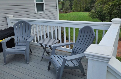 Mount Airy Casa | Hiatt Rd Farmhouse Charming Remodeled 2-bedroom in lovely Mount Airy on10 acres