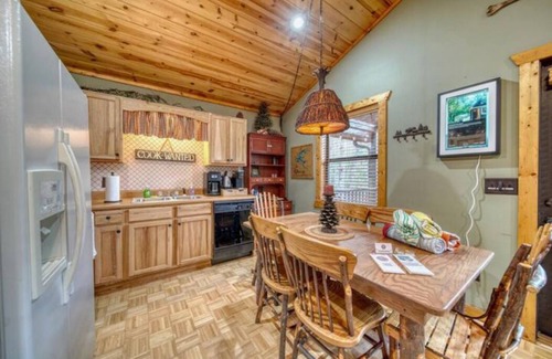 Hiawassee Cabina | Hiawassee Cabin/Hot Tub/Creekside/Pet Friendly