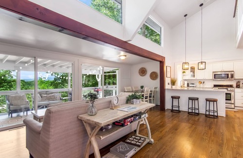 Hiawassee Chalet De Esquí | Hiawassee Chalet | Pet Friendly I Enclosed Patio/1m to Marina