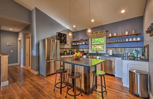 Hiawassee Casa | Hiawassee Home with Views Less Than 1 Mi to Lake Chatuge