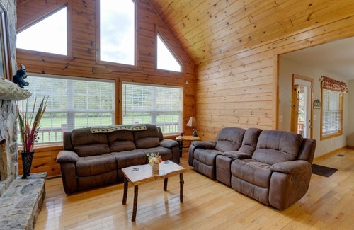 Hiawassee Casa | Hiawassee Riverfront Cabin 7 Mi to Lake Chatuge!