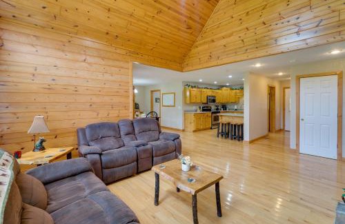 Hiawassee Casa | Hiawassee Riverfront Cabin 7 Mi to Lake Chatuge!