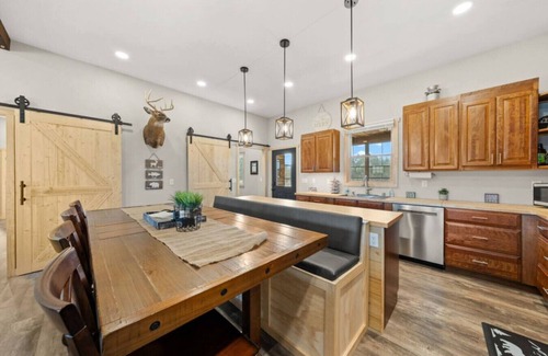 Markville Casa | Hibernation Station 6 BR on the Trails!