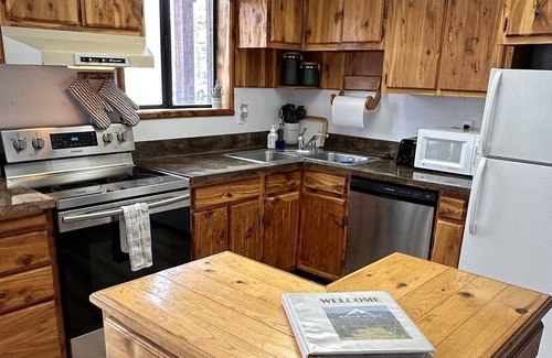 Beaver Casa | Hibernation Station - Unit #4 - Relax, unwind, refresh!