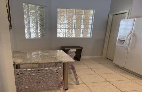 Tropical Cove Condominio | Hibiscus Flower at Lexington CC Golf Village