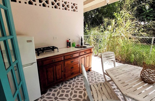 Dover Cabaña | Hibiscus Hideaway Dover Beach- 1 bed Cottage