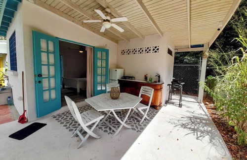 Dover Cabaña | Hibiscus Hideaway Dover Beach- 1 bed Cottage