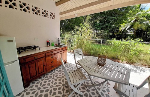 Dover Cabaña | Hibiscus Hideaway Dover Beach- 1 bed Cottage