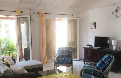 L'Houezel Casa | HIBISCUS HOUSE 2 DORMITORIOS GRANDES