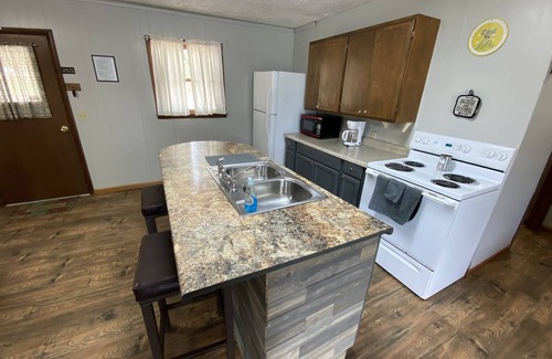 Pittsburg Cabina | Hickory Grove Hideaway Cabin 10