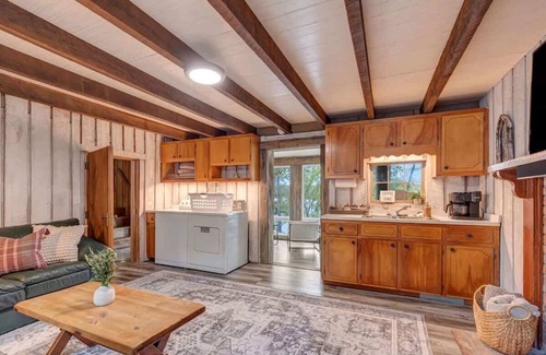 Cadiz Cabina | Hickory Haven – Lake Getaway + Private Dock