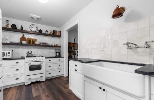 Oshkosh Casa | Hickory Hideaway-2 Bedroom with Lakeviews