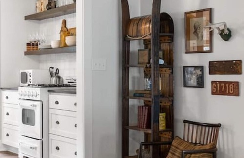 Oshkosh Casa | Hickory Hideaway-2 Bedroom with Lakeviews