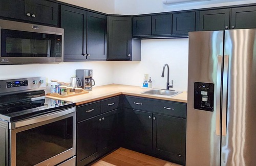 Davis County Cabina | Hickory Lake Getaway- Cozy Cabin Overlooking a Private Lake