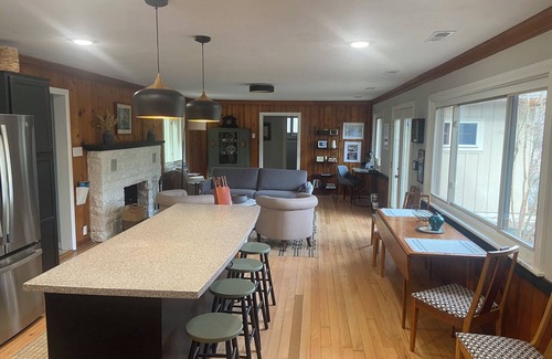 Sloans Valley Cabaña | Hidden 2-bedroom Lake Cumberland cottage with lake view & access in Burnside KY