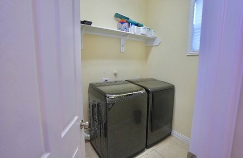 Sharpstown Casa | Hidden 4BR Mediterranean Home - 7 mins from the Galleria