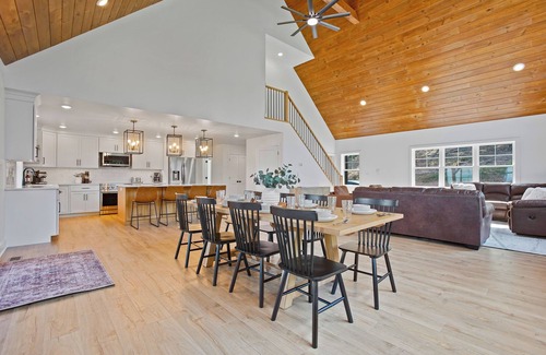 Warfordsburg Casa | Hidden Acres Retreat | Pickleball + Basketball Court!