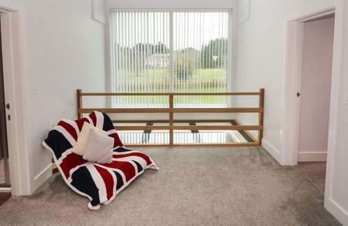 Frilford Casa | HIDDEN BROOK HOUSE, pet friendly, with hot tub in Frilford