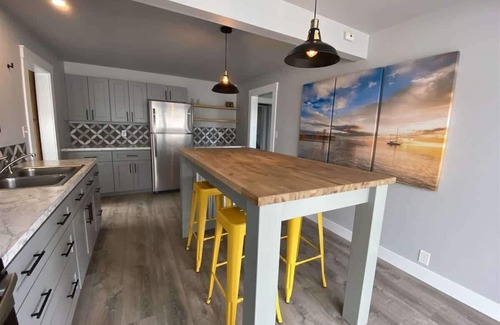 Port Angeles Cabaña | Hidden Chicken Remodeled, charming, pet friendly