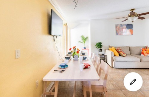 Historic Downtown Kissimmee Casa | Hidden City Riverfront Apt Near Lakes Golf & Disney