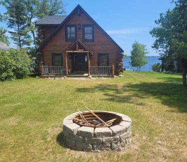 Oscoda Casa | Hidden Cove - Beauty On The Lake!