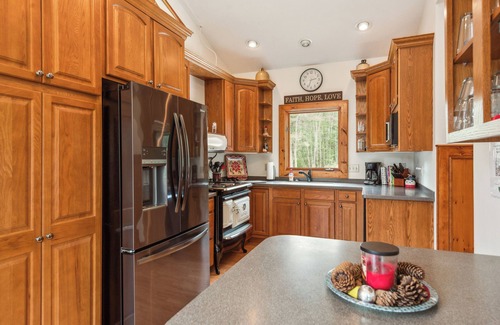 Lake City Casa | Hidden Creek Hideaway (Sleeps 8) Sauna, Fire Pits, and Fall Foliage Views Awaits!