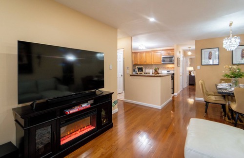 Canarsie Apartamento | Hidden Delight . Charming 2-bedroom apartment close to JFK AIRPORT