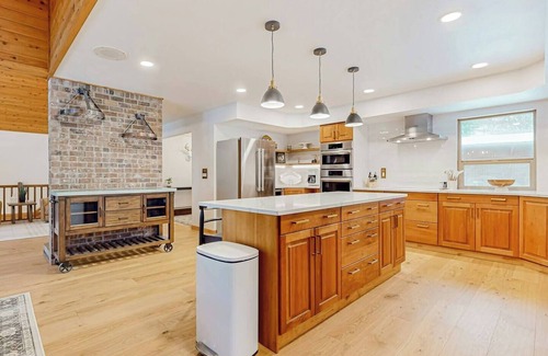 Cle Elum Cabina | Hidden Escape! A Cabin Retreat with Saltwater Hot Tub Surrounded by Nature!