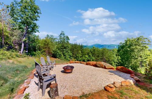 Lake Lure Casa | Hidden Escape with a View