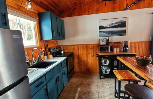 Corner Brook Cabina | Hidden Forest Lake House on George's Lake