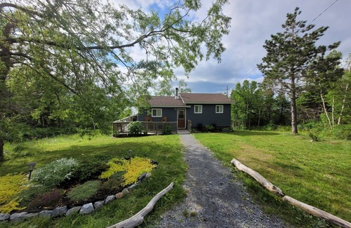 Corner Brook Cabina | Hidden Forest Lake House on George's Lake