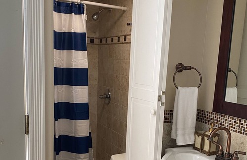 Wichita Apartamento | Hidden Gem! 1-bedroom studio, WIFI and Parking.