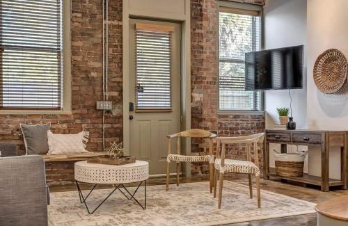 Springfield Casa | Hidden-Gem 2B Towhhouse in Springfield Close to DT and Stadium!