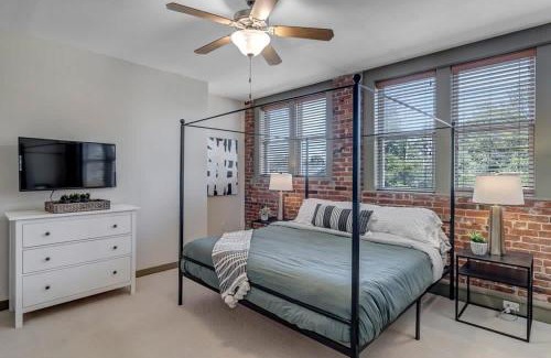 Springfield Casa | Hidden-Gem 2B Towhhouse in Springfield Close to DT and Stadium!