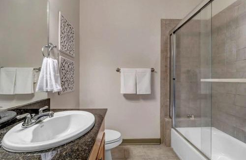 Springfield Casa | Hidden-Gem 2B Towhhouse in Springfield Close to DT and Stadium!